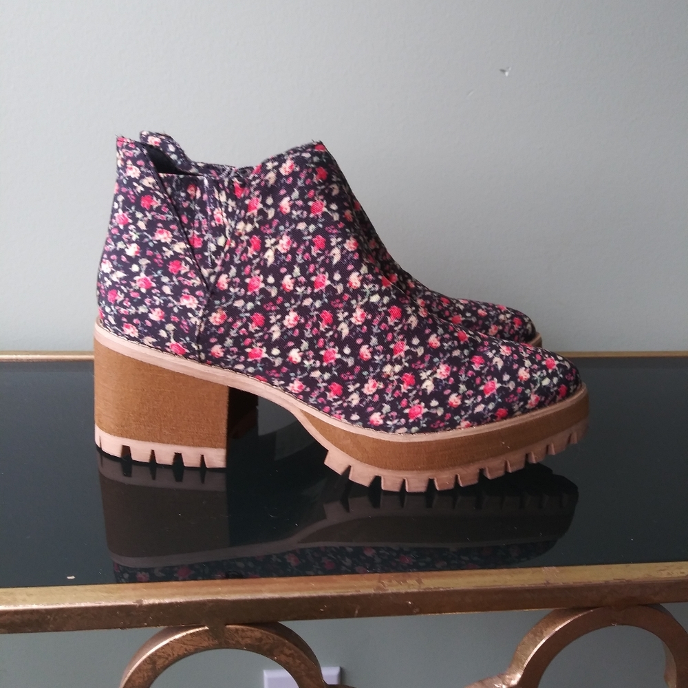 Stunning YRU Ankle Boots